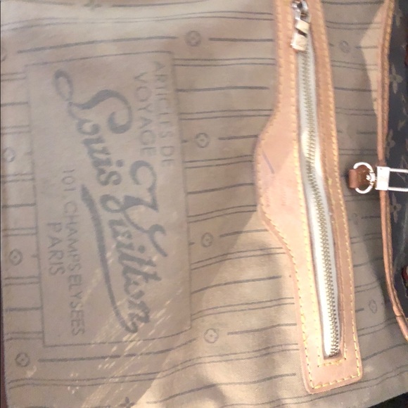 Mid-Size Tote - Picture 2 of 3